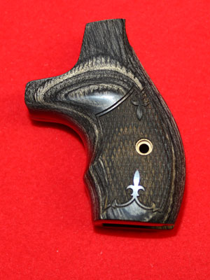 Smith & Wesson J Frame Round Butt Revolver Grip - Altamont, Boot Grip, Checkered Silver Black