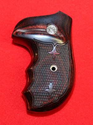 Smith & Wesson J Frame Round Butt Revolver Grip - Altamont, Oversize Finger Groove, Checkered Rosewo