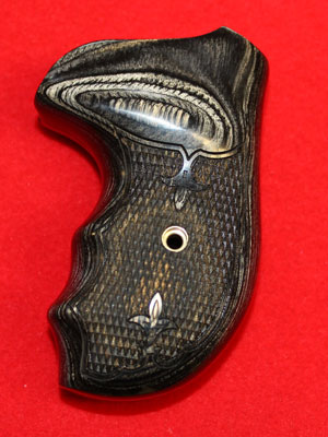 Smith & Wesson J Frame Round Butt Revolver Grip - Altamont, Oversize Finger Groove, Checkered Silver