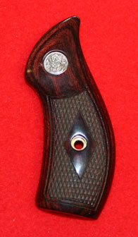 Smith & Wesson J Frame Round Butt Revolver Grip - Altamont, Classic Panel, Checkered Rosewood w/ S&W