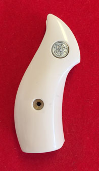 Smith & Wesson J Frame Round Butt Revolver Grip - Altamont, Classic Panel, Bonded Ivory w/Medallion