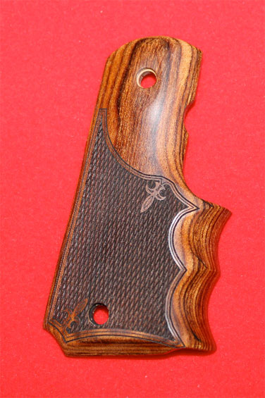 Colt 1911 Government & Commander Pistol Grip - Altamont, Finger Groove, Checkered Walnut